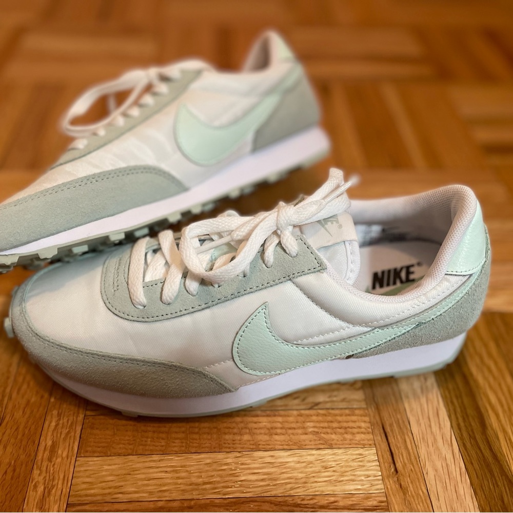 Nike Women's Daybreak Sneakers sz 7.5